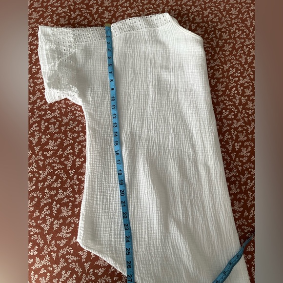 Elegant White Eyelet Blouse - Picture 8 of 9